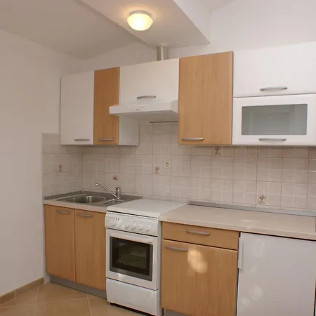 2593b Apartament *